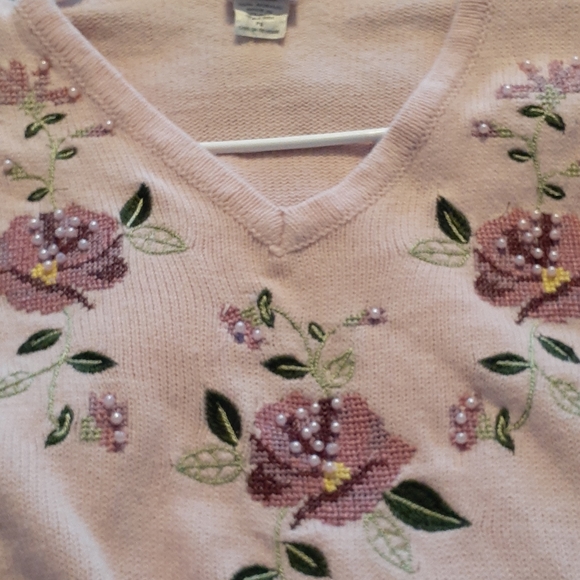 Lt pink embroidered vneck sweater, sz PS - Picture 4 of 4